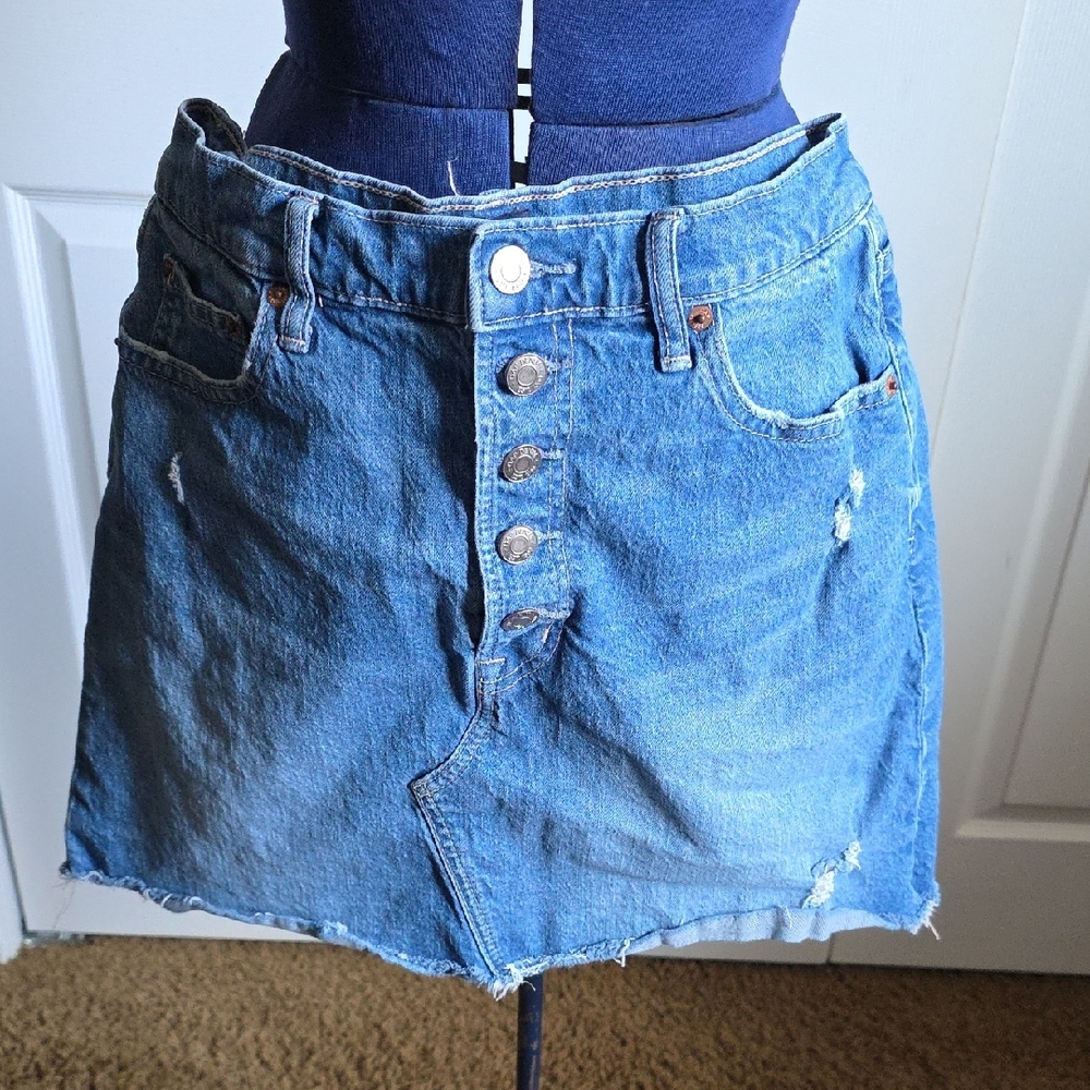 GAP Blue Jean Denim Mini Skirt 5 Pockets, Metal Button Front Distress Size 10